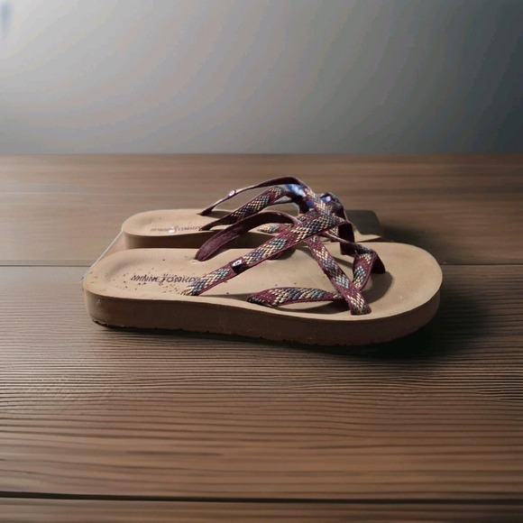 Minnetonka Hanna Women's Strappy Flip Flop/Thong Sandal Chevron Toe strap Size 8 - Picture 2 of 4